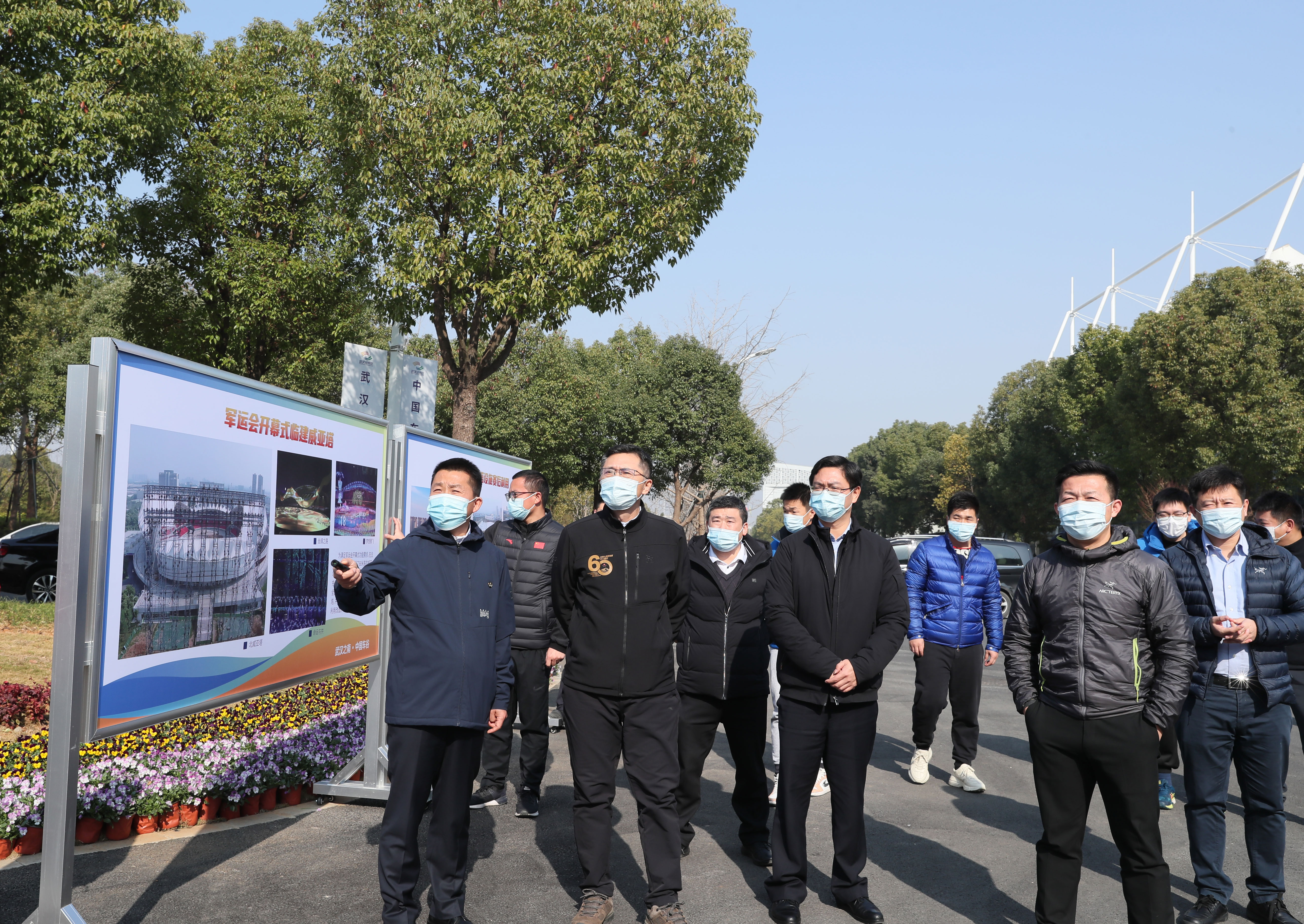 国家体育总局登山运动管理中心主任韩建国考察公司攀岩基地
