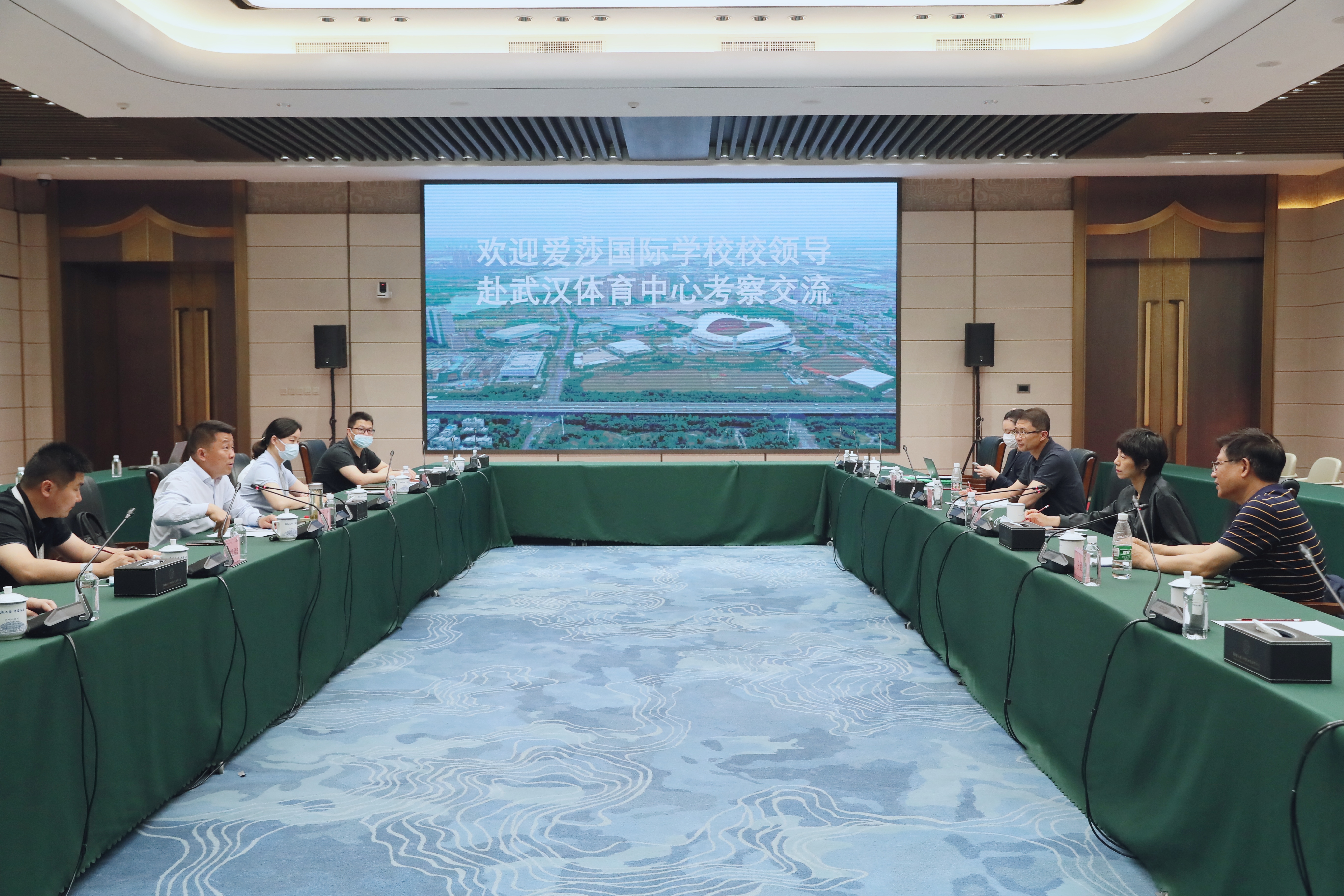 武汉爱莎教育公司董事长来熊猫体育交流考察