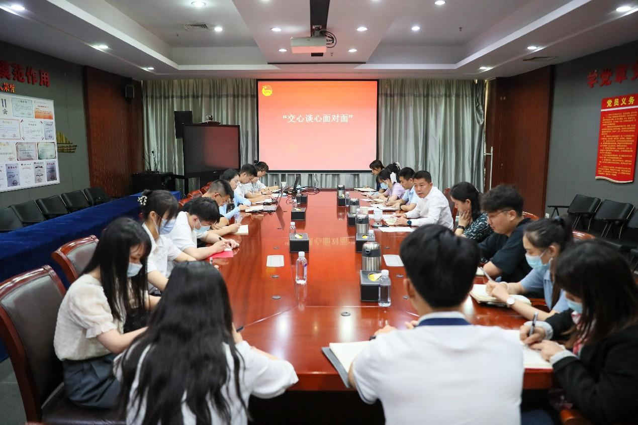 倾听青年心声 凝聚青春力量丨公司举行“熊猫体育青年说——交心谈心面对面”座谈交流会