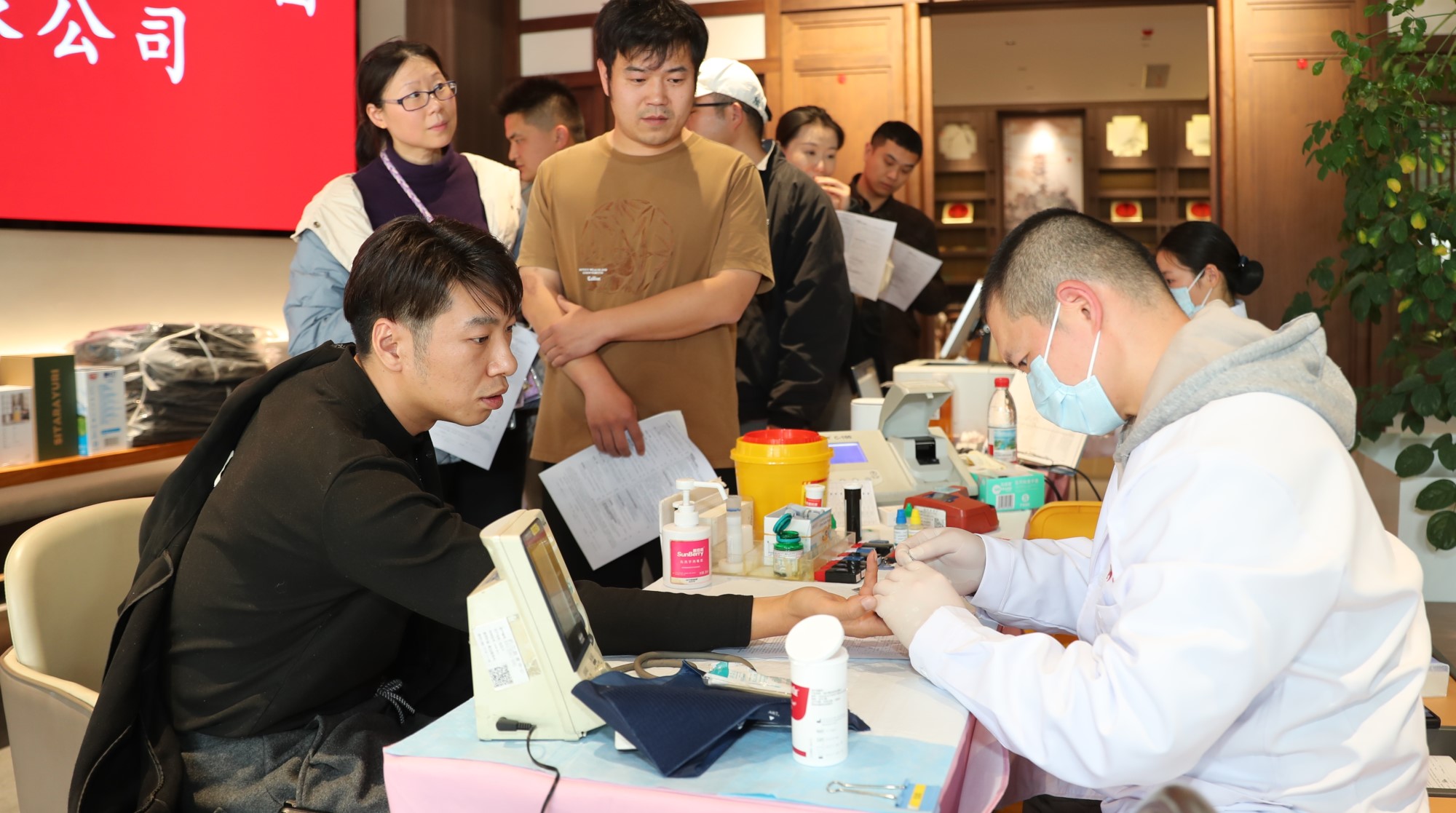 “撸袖”接力，为生命续航 | 熊猫体育集团组织开展无偿献血活动