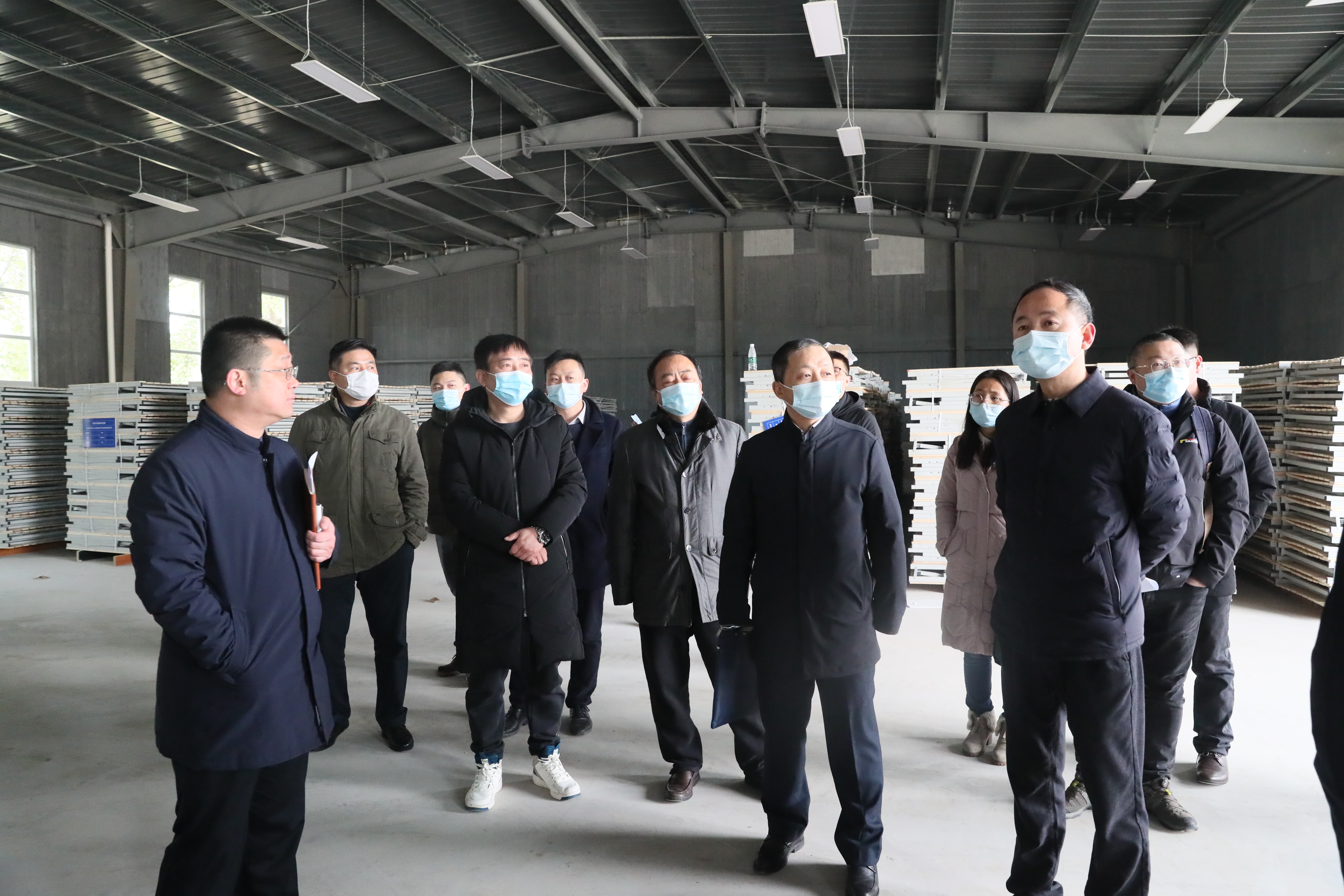 市纪委监委派驻市城建局纪检监察组调研熊猫体育中心平战结合改造项目(图2)