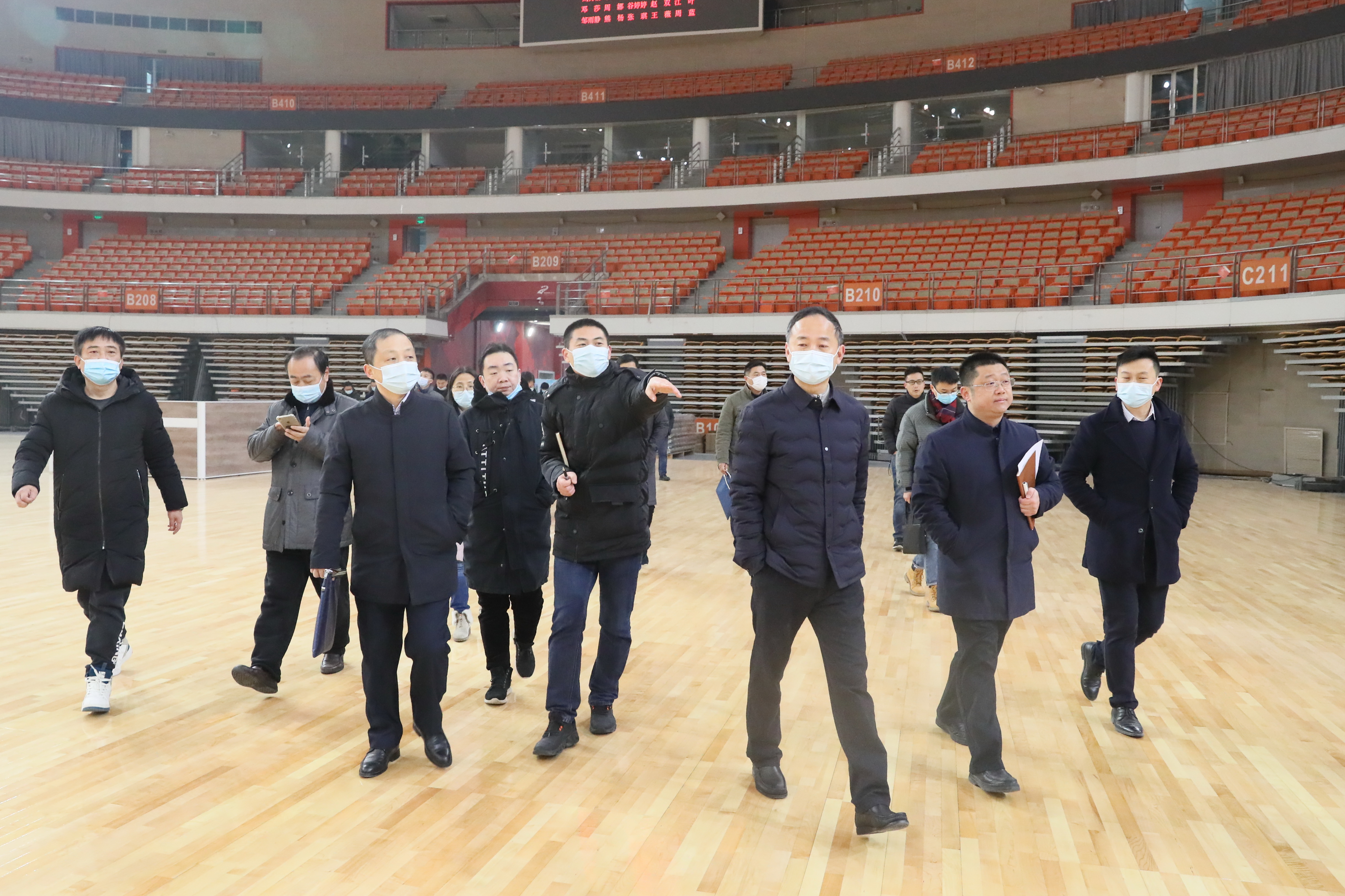 市纪委监委派驻市城建局纪检监察组调研熊猫体育中心平战结合改造项目(图4)
