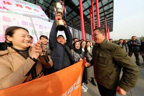 熊猫体育中心卫冕全区拔河比赛冠军(图2)