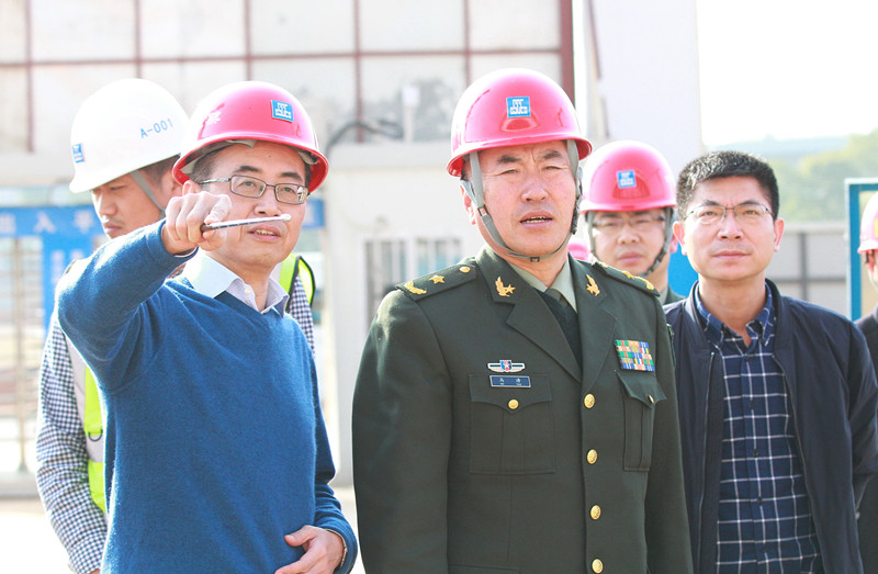 省军区司令员马涛调研熊猫体育中心军运会场馆建设