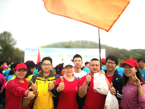 公司组织参加龙灵山国际徒步大会(图1)
