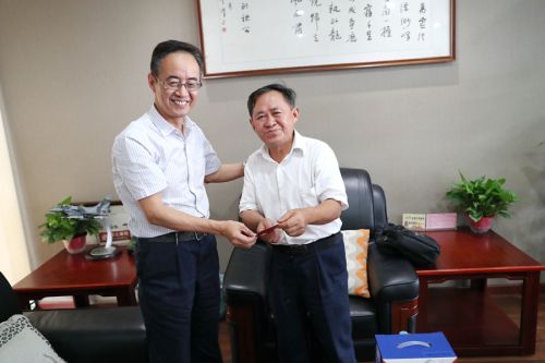熊猫体育中心开展退休老党员“不忘初心、牢记使命”专题调研和慰问工作(图1)