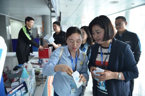 亚洲羽毛球锦标赛在熊猫体育中心开幕  “雅思”“小黄鸭”顺利晋级(图4)