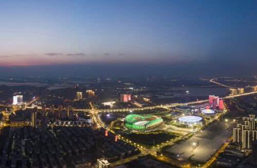 军运会倒计时30天  灯海点亮“军运”主场夜色  中国车都，熠熠发光