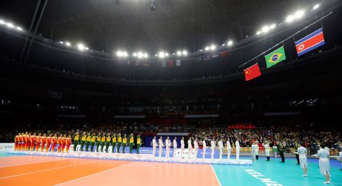 虽败犹荣！“中国女排 你们最棒”(图2)