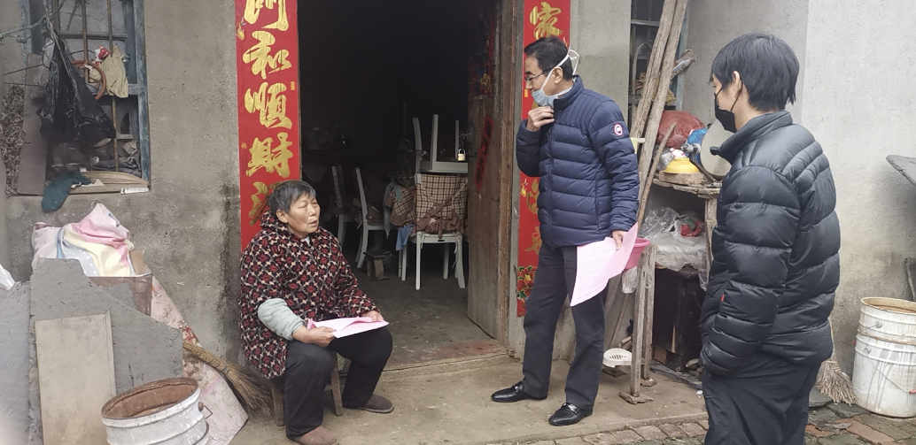 公司领导带队进村入户开展疫情防控宣传