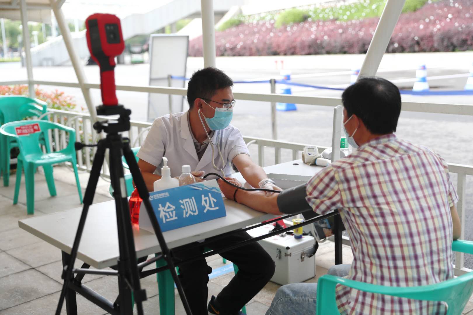 迎波踏浪再击水      熊猫体育中心游泳馆时隔681天重启(图7)