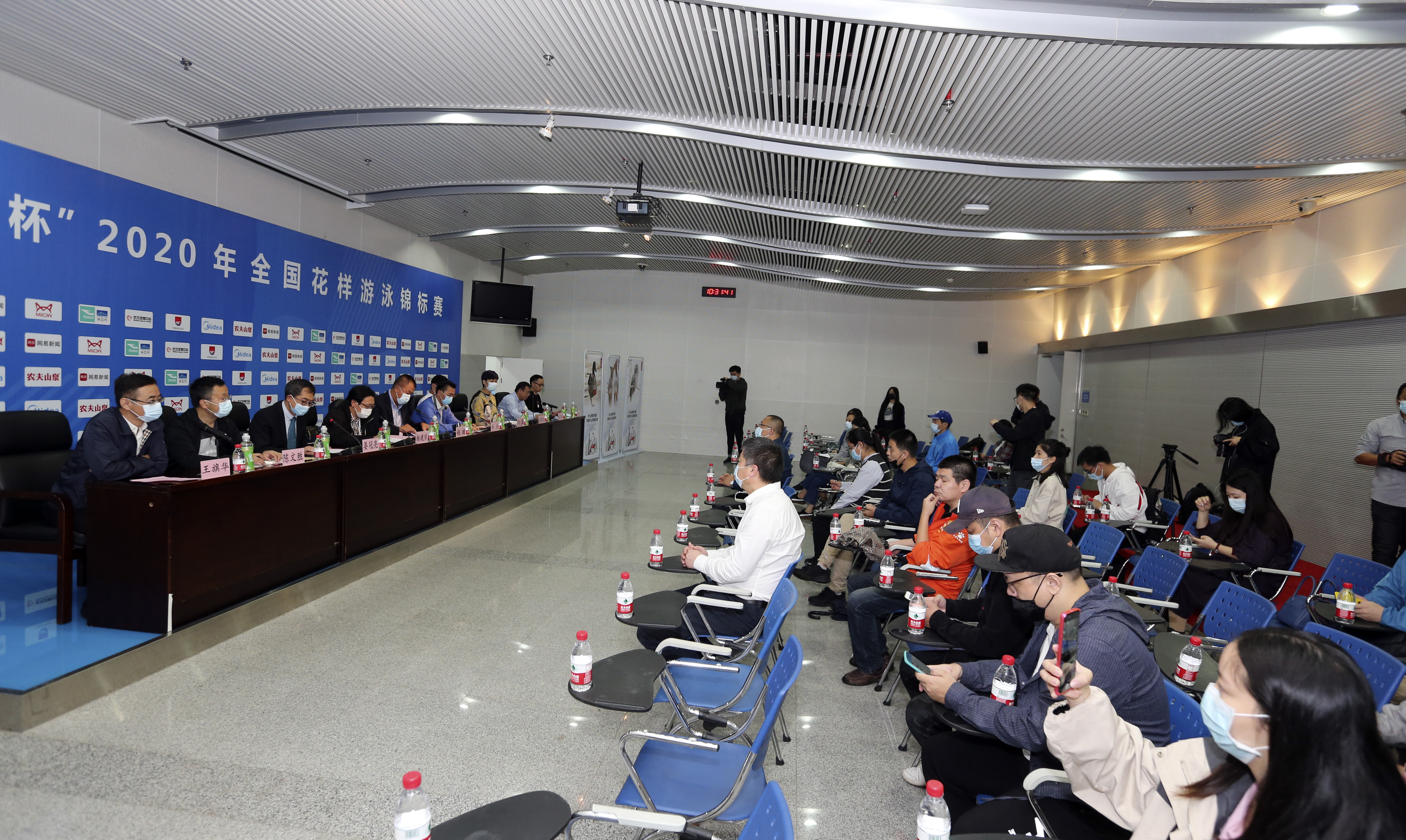 疫后武汉大型体育赛事首秀  “猫人杯”2020全国花游锦标赛助力江城重启(图2)