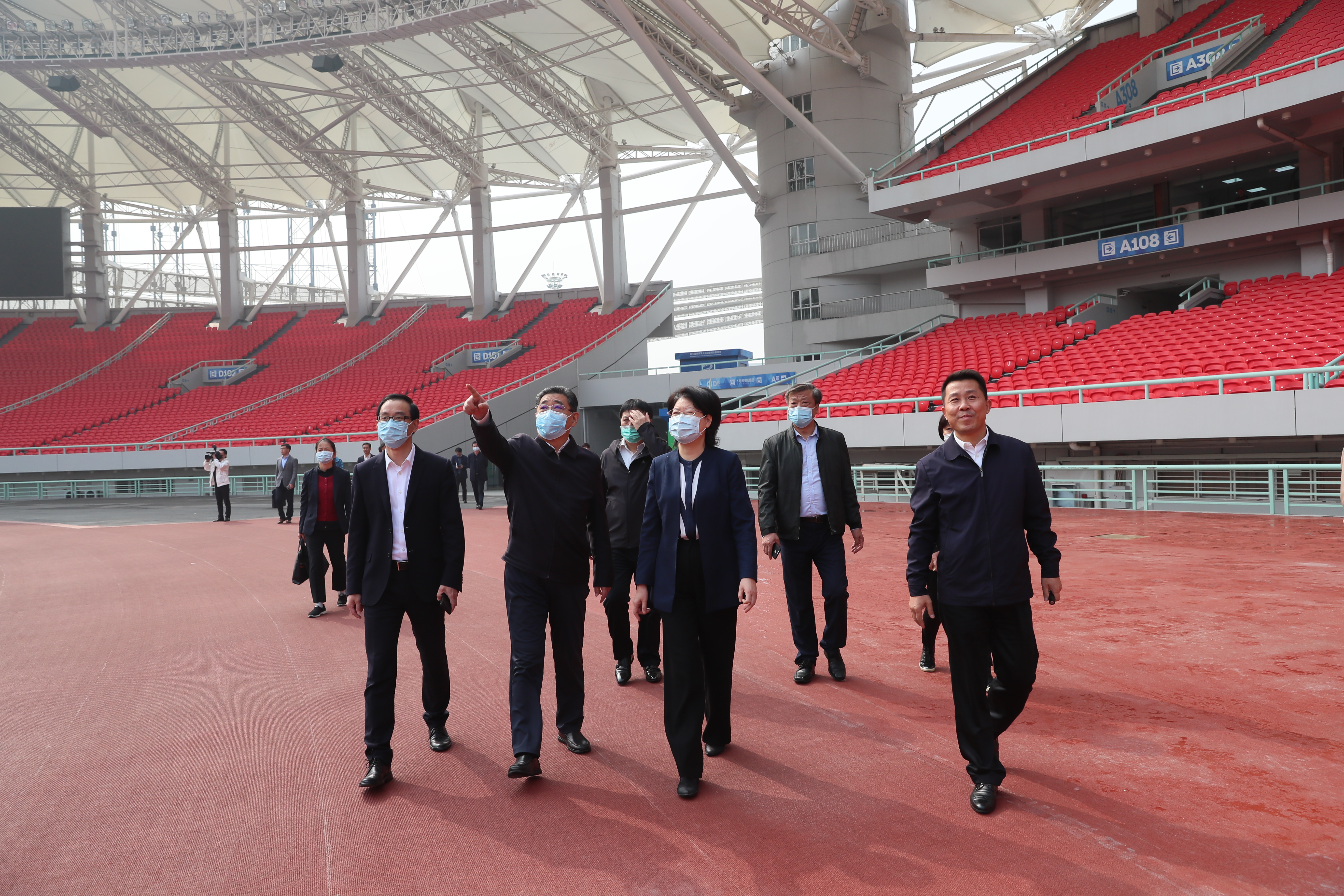 副省长肖菊华来公司调研：熊猫体育中心在做好军运会“后半篇文章”中具有标杆意义(图2)
